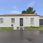 Maison Confort Pour 6 Avec Jardin Et Jacuzzi Feriehus *