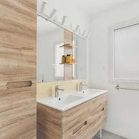 펜션 Maison Confort Pour 6 Avec Jardin Et Jacuzzi *