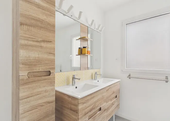 Holiday home Maison Confort Pour 6 Avec Jardin Et Jacuzzi *