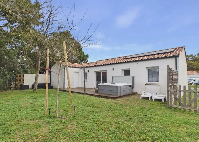 Holiday home Maison Confort Pour 6 Avec Jardin Et Jacuzzi