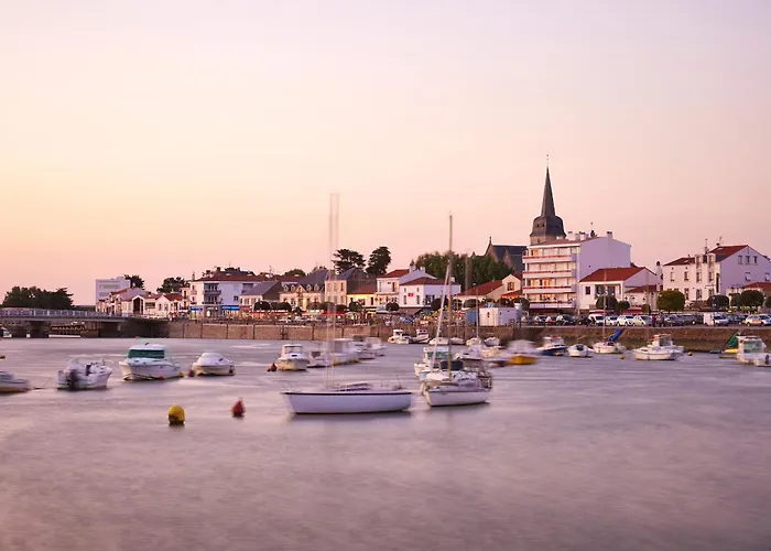 Maison Confort Pour 6 Avec Jardin Et Jacuzzi Holiday home *